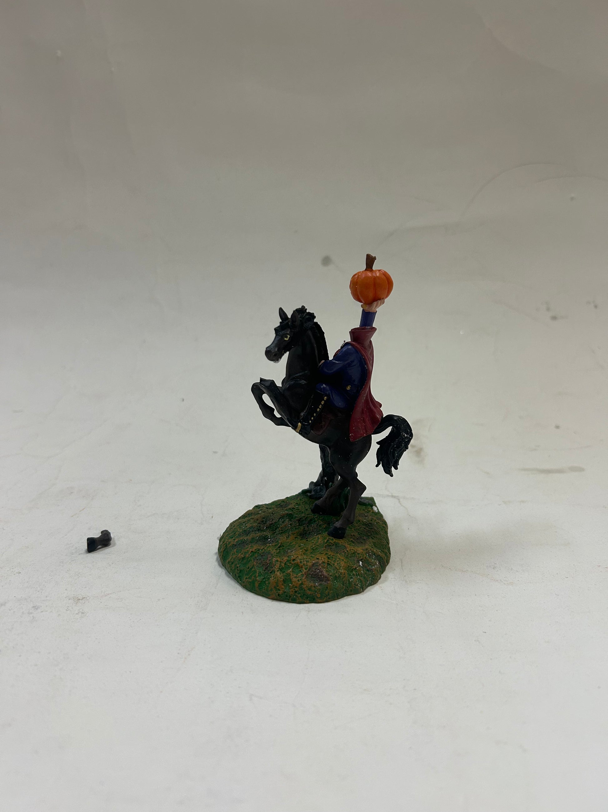 DAMAGED - The Headless Horseman - Country N More Gifts