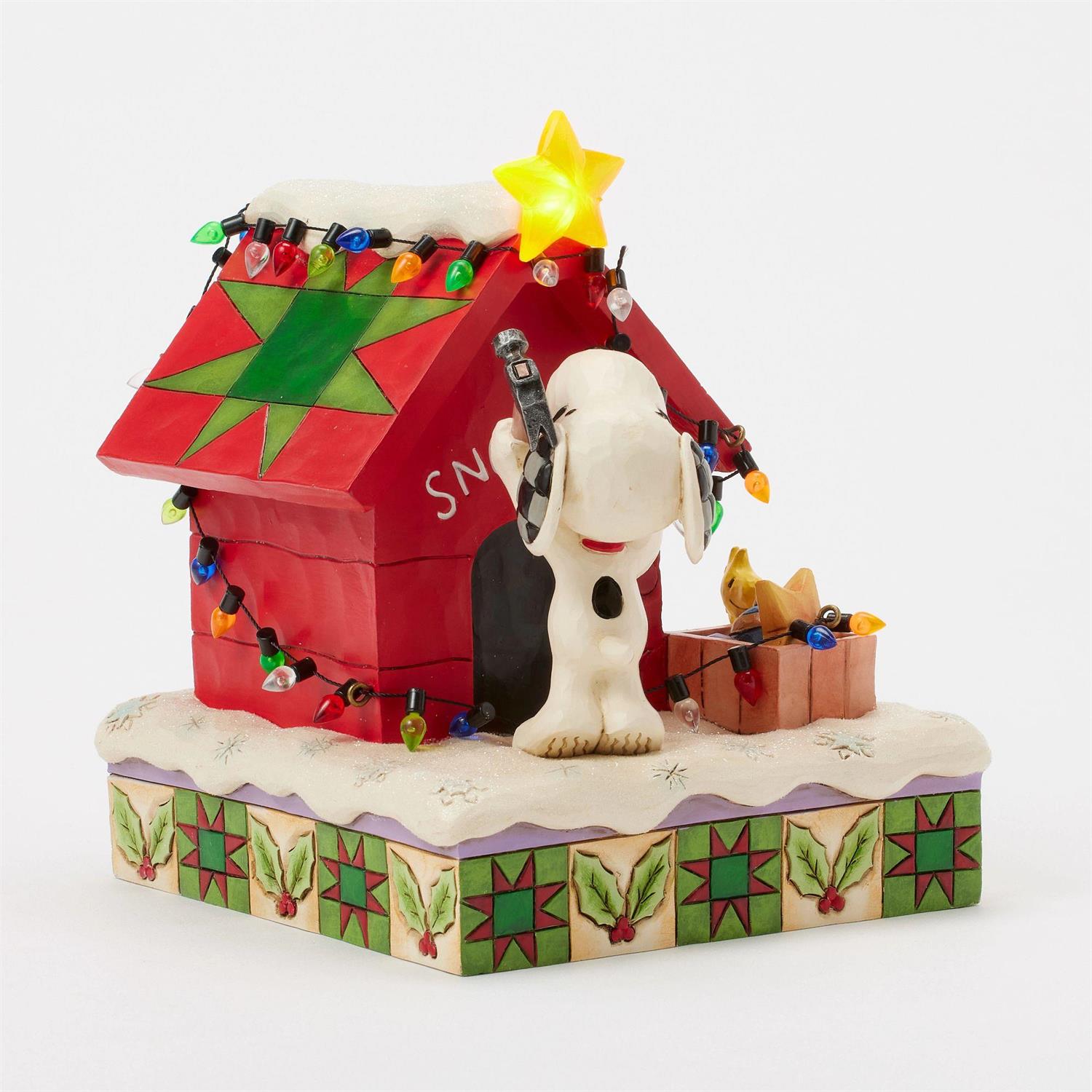Prize-Worthy Christmas - Snoopy LED Doghouse - Country N More Gifts