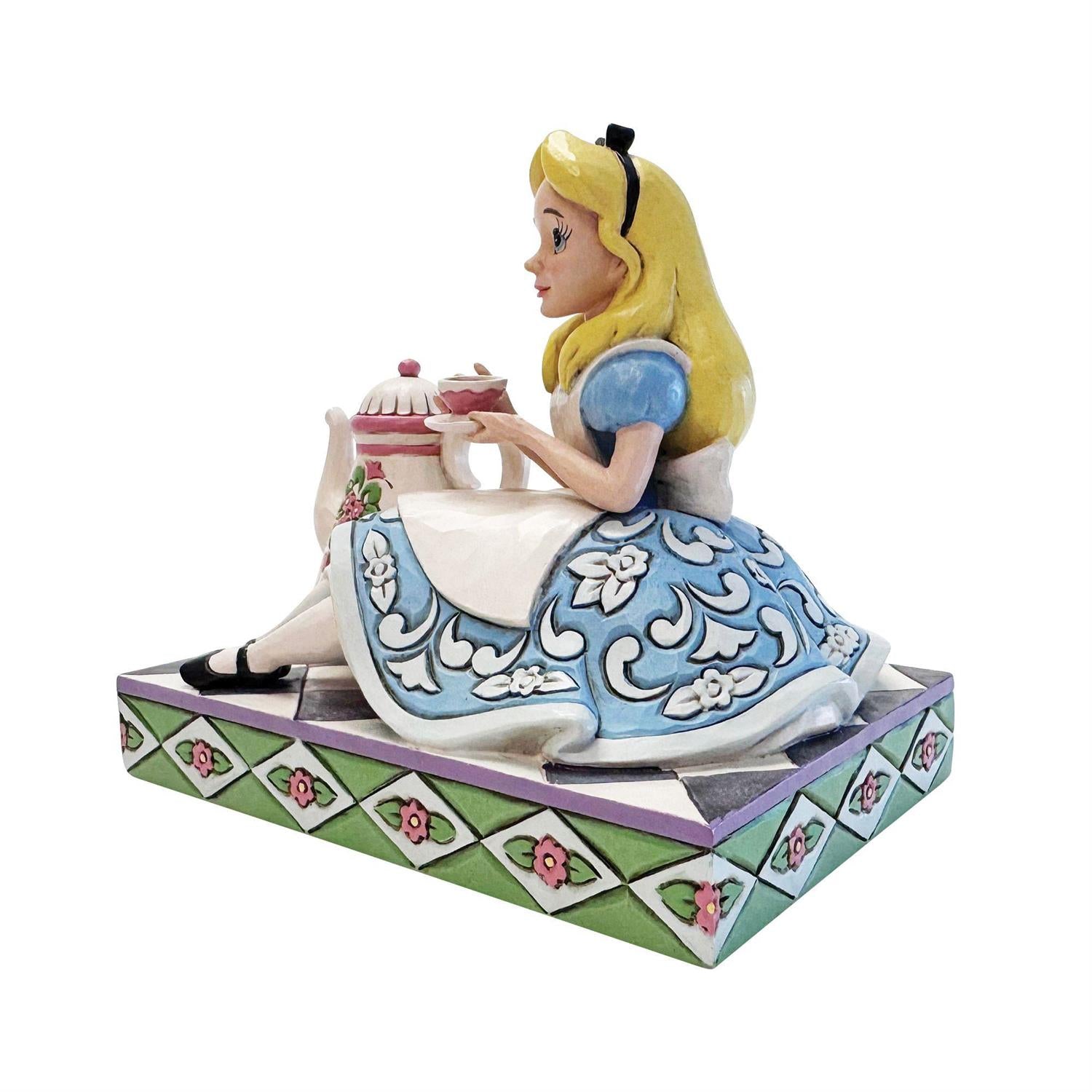 新品　Disney Traditions不思議の国のアリス ウィズ ティーポット A Cup of Curiosity - Alice with Teapot – Country N More Gifts