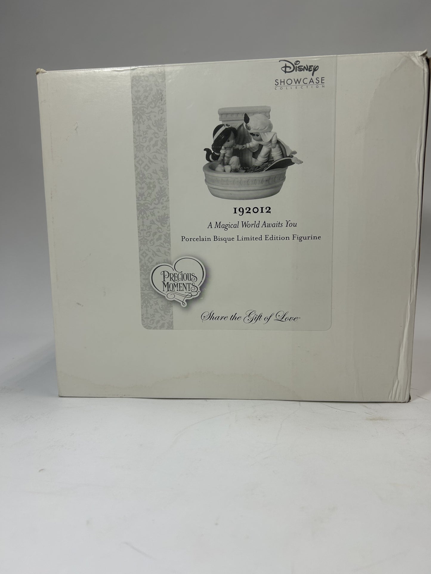 DAMAGED - A Magical World Awaits You - Disney Showcase Aladdin And Jasmine Limited Edition - Country N More Gifts