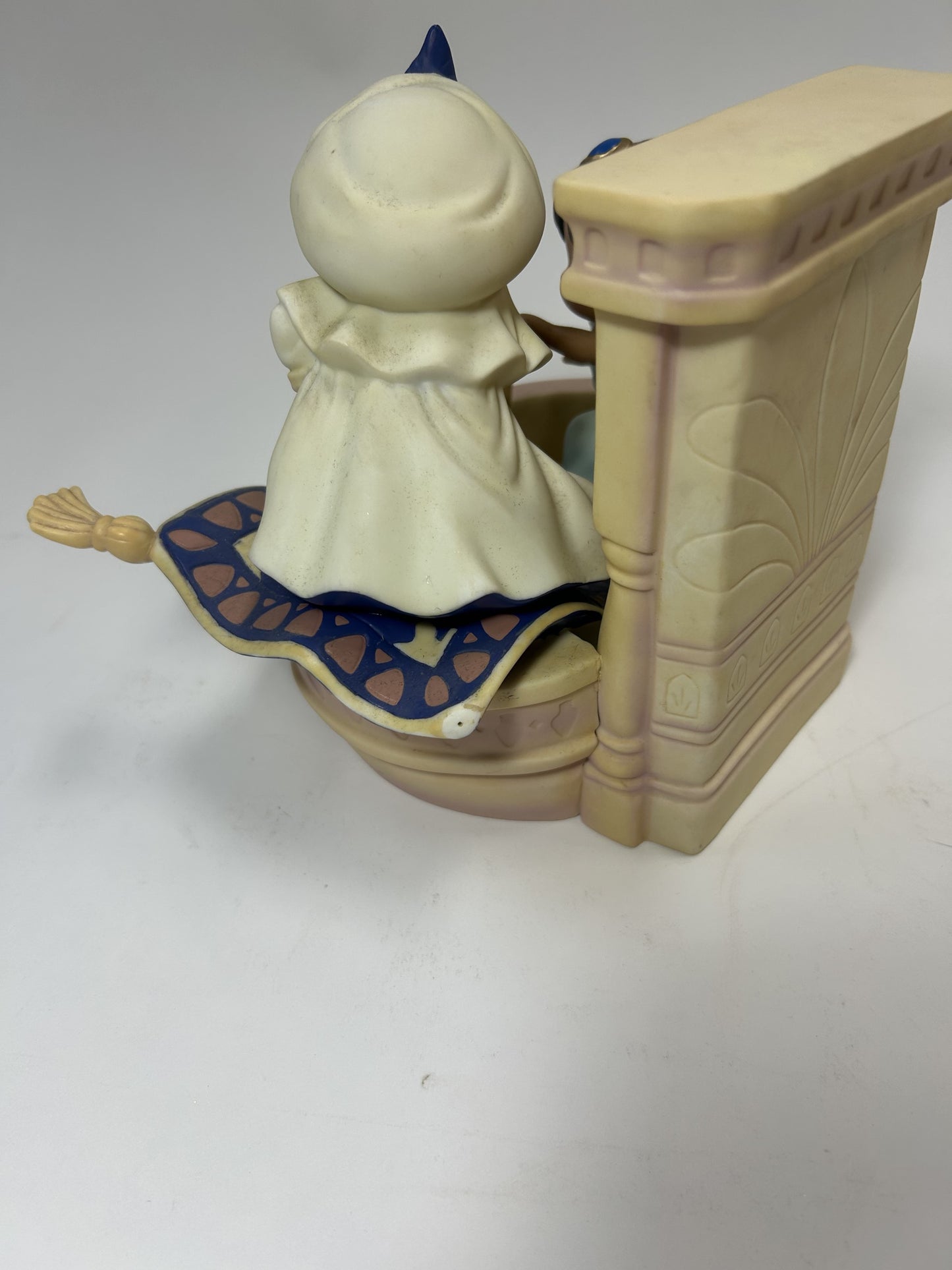 DAMAGED - A Magical World Awaits You - Disney Showcase Aladdin And Jasmine Limited Edition - Country N More Gifts