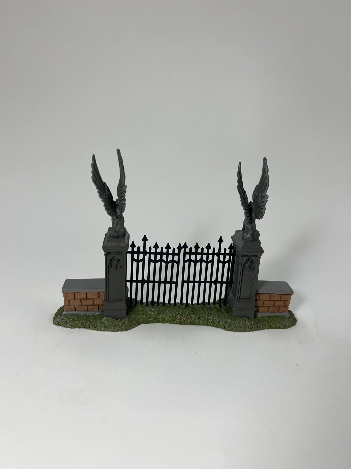 DAMAGED - Hogwart's Gate - Country N More Gifts