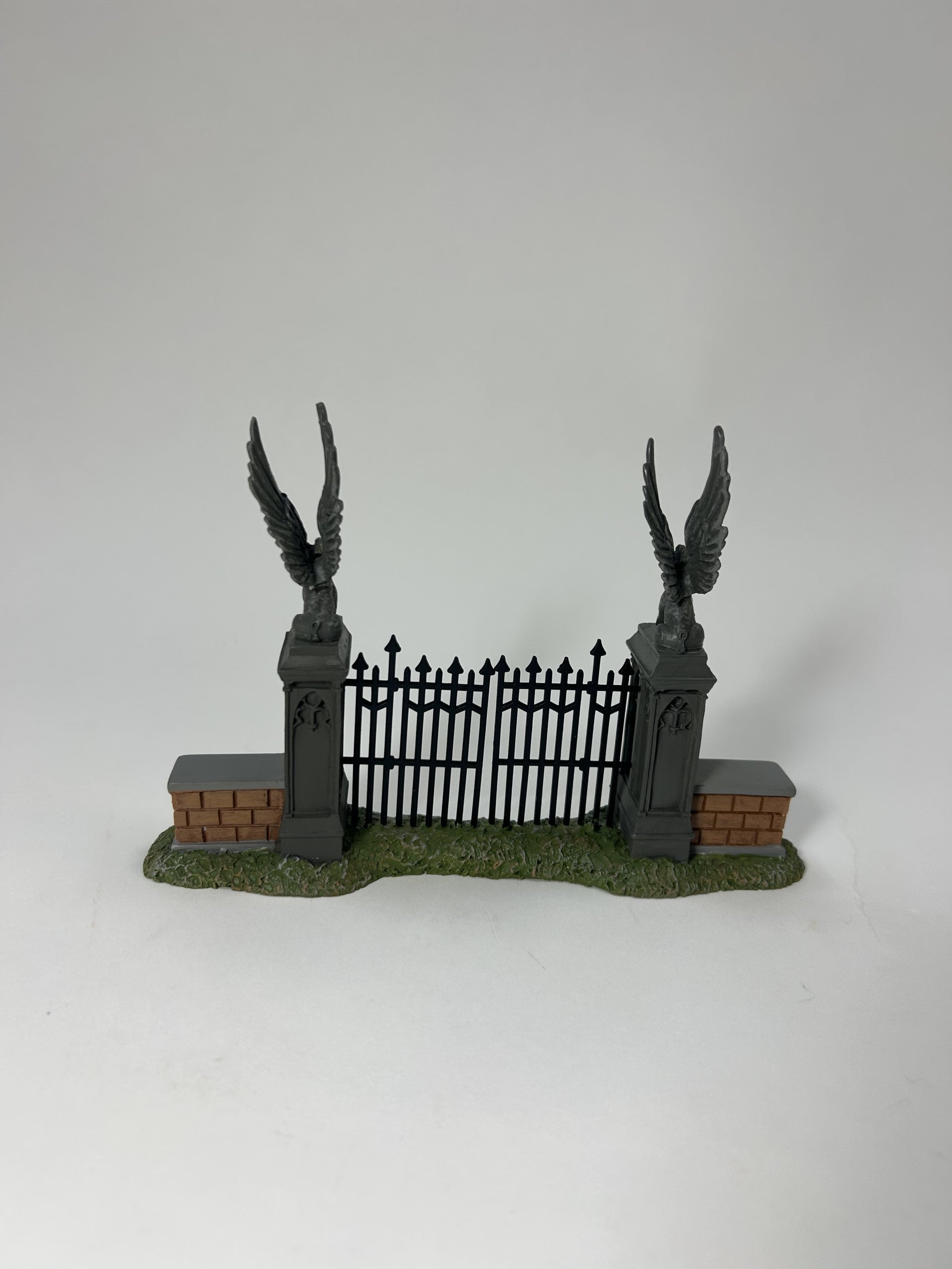 DAMAGED - Hogwart's Gate - Country N More Gifts