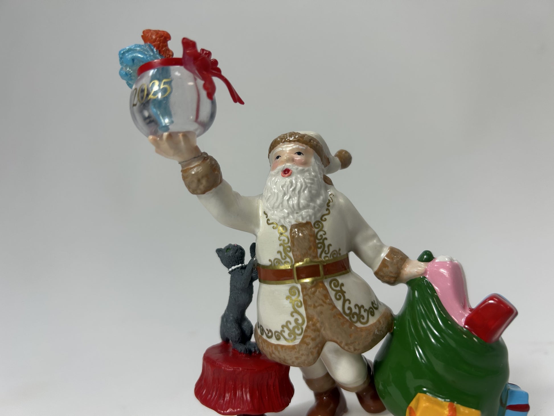 DAMAGED - Santa Comes To Town, 2025 - Country N More Gifts