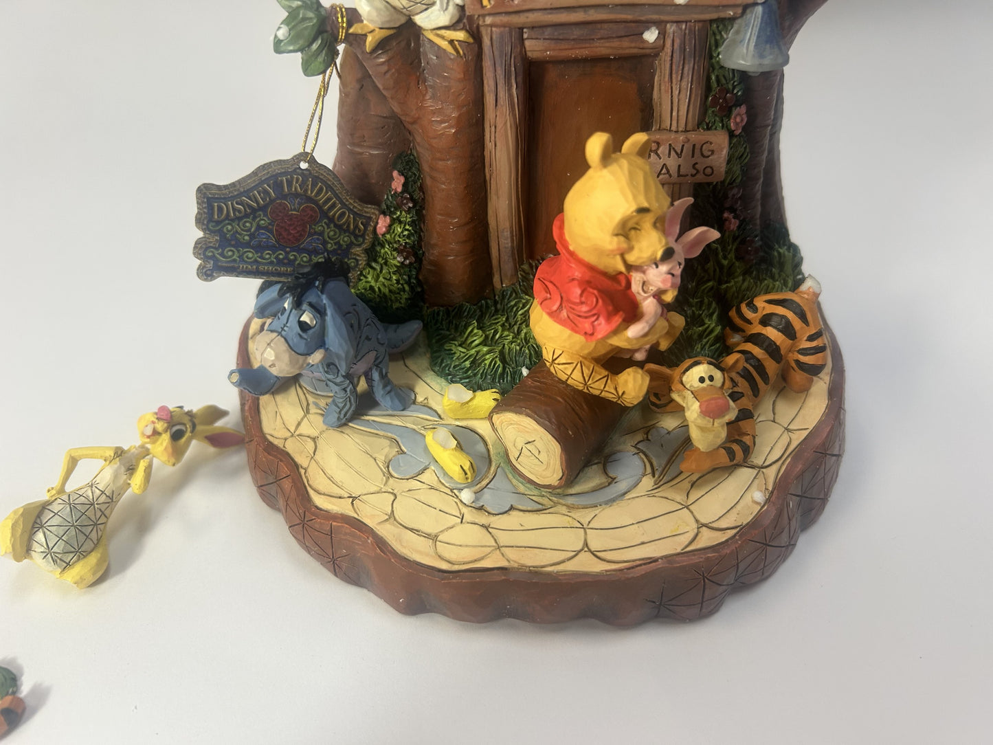DAMAGED - Pooh Carved by Heart