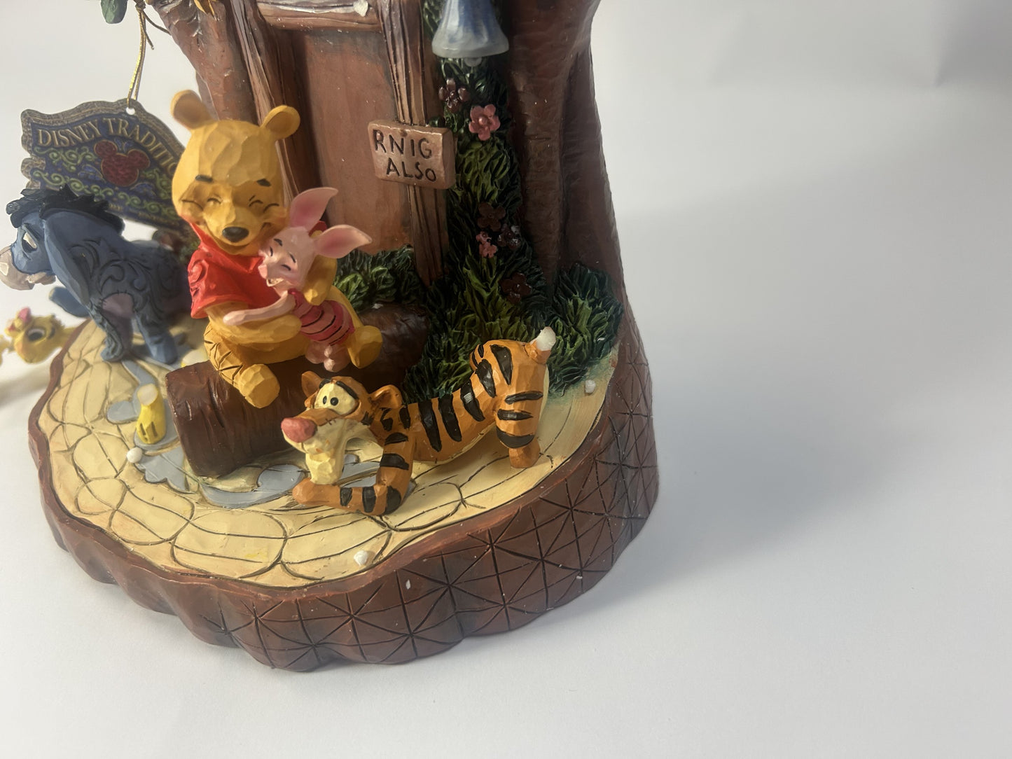 DAMAGED - Pooh Carved by Heart