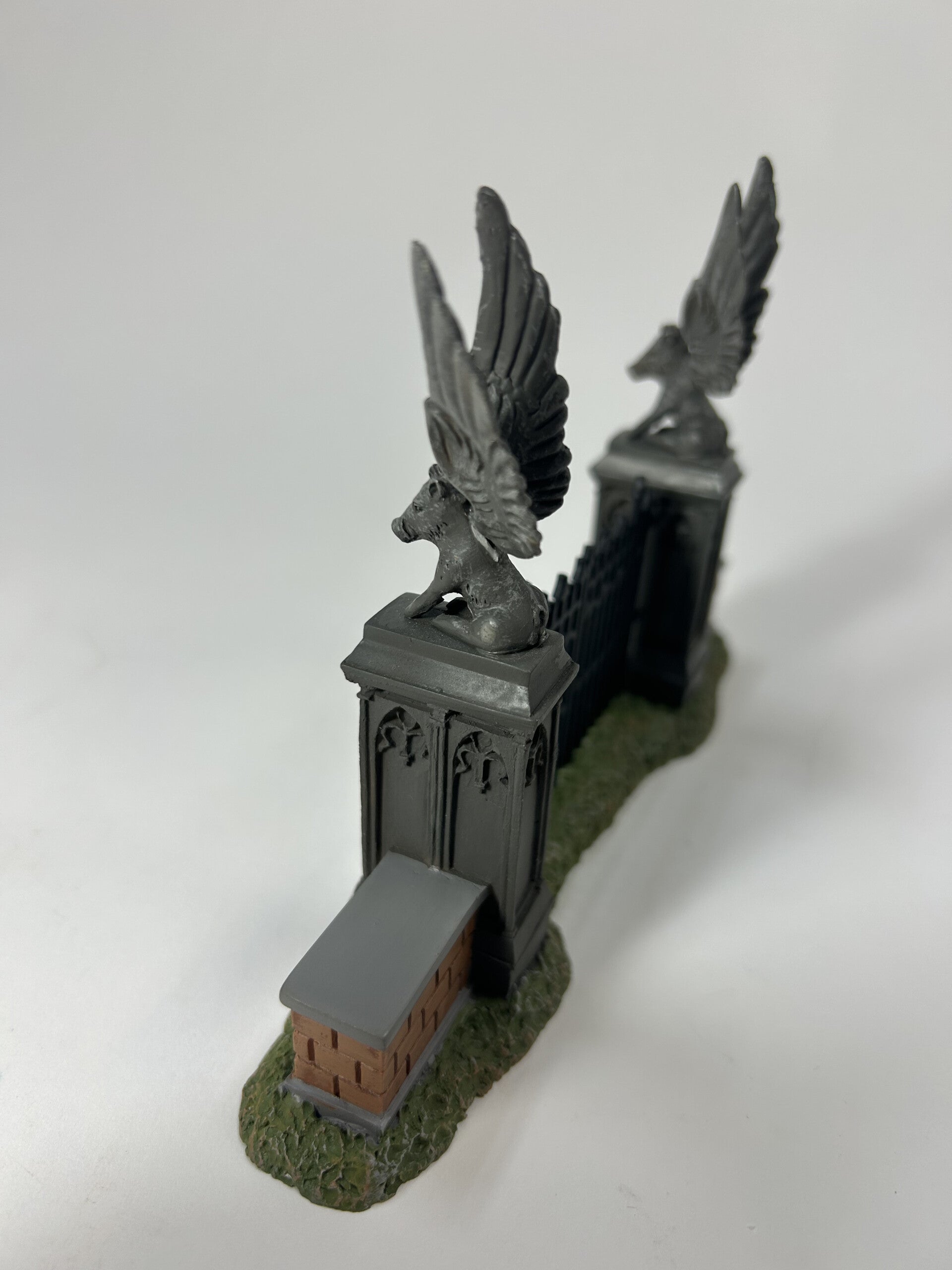 DAMAGED - Hogwart's Gate - Country N More Gifts