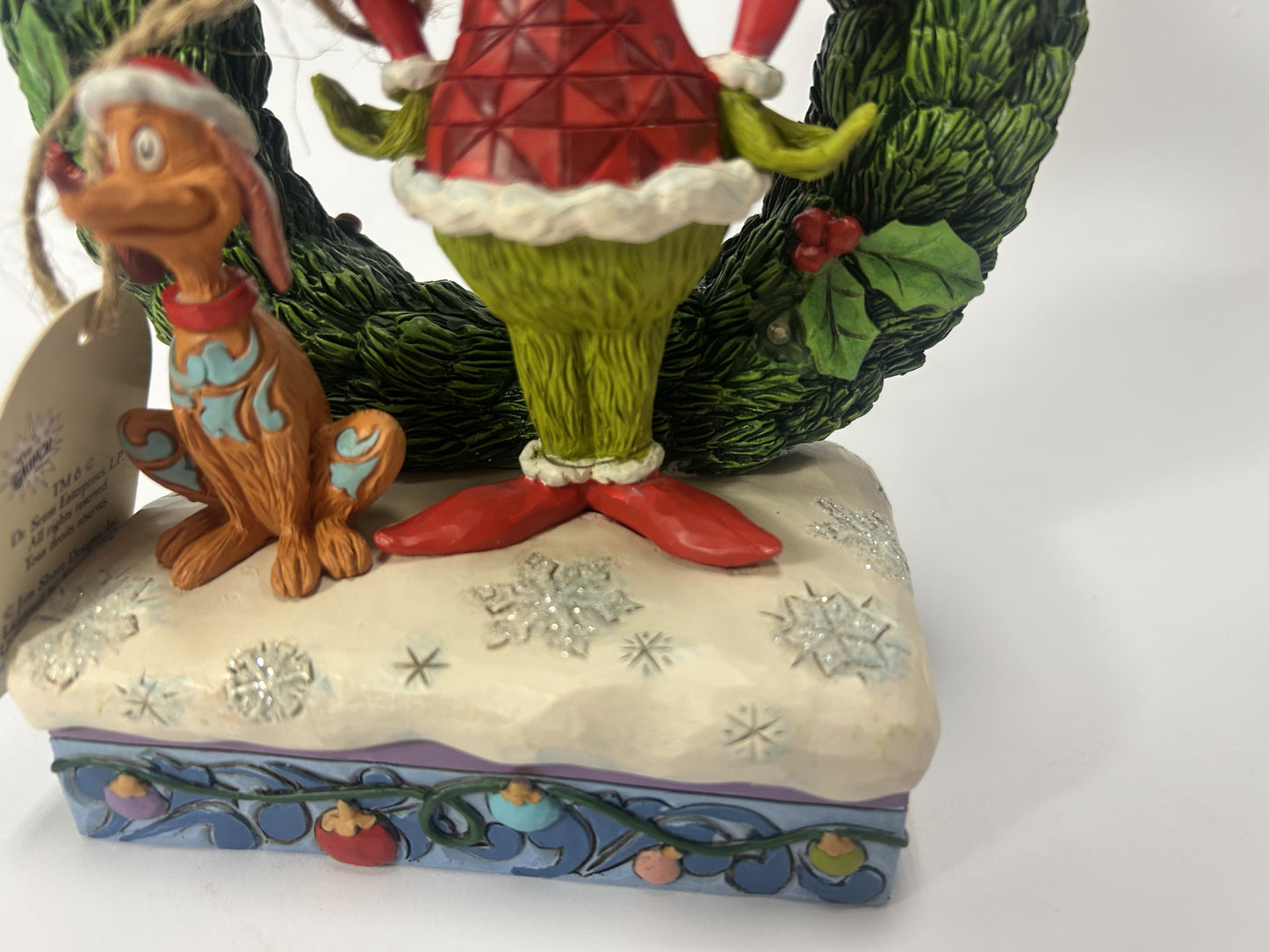 DAMAGED - Grinch & Max in Wreath Figurine - Country N More Gifts
