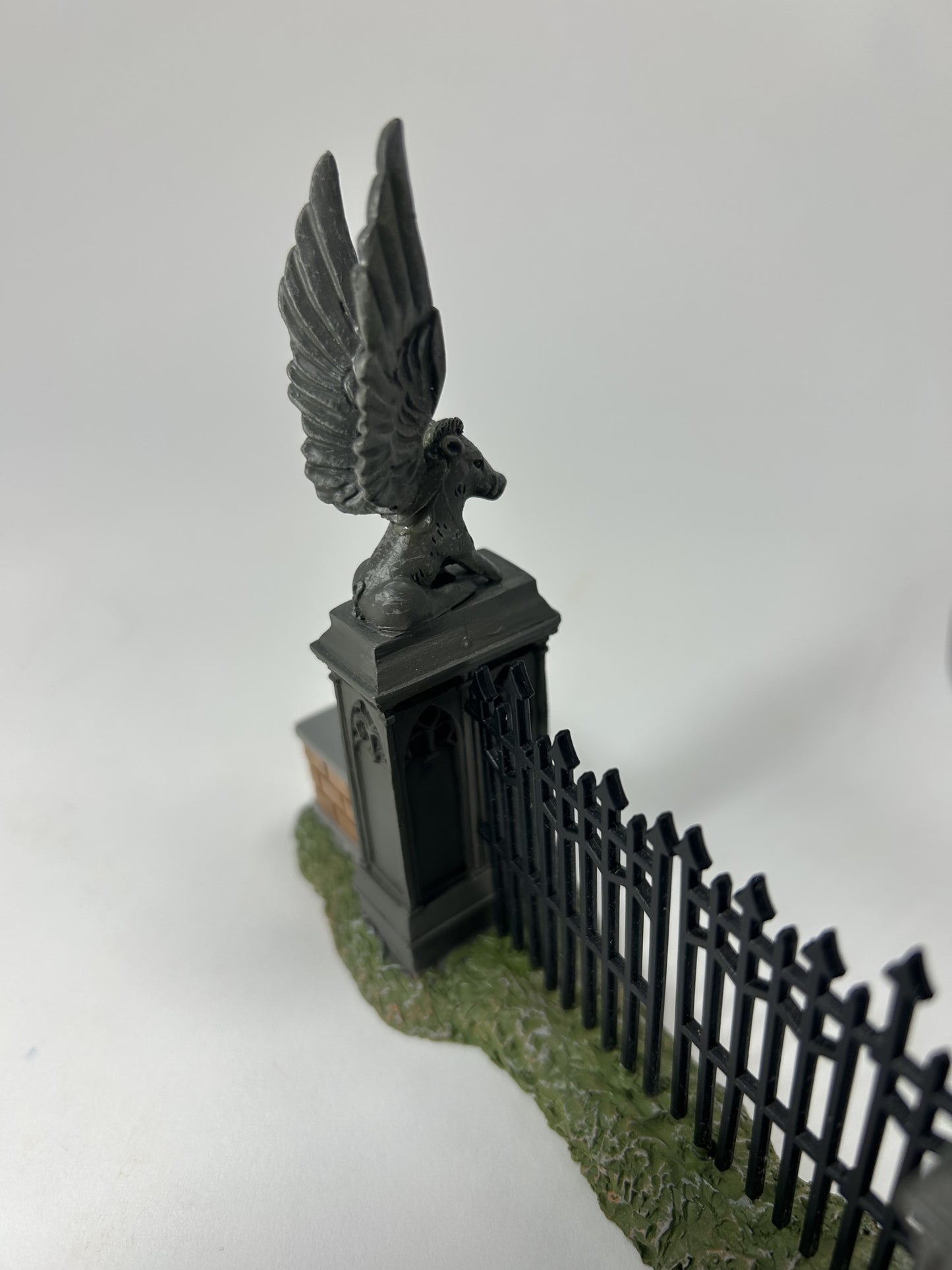 DAMAGED - Hogwart's Gate - Country N More Gifts