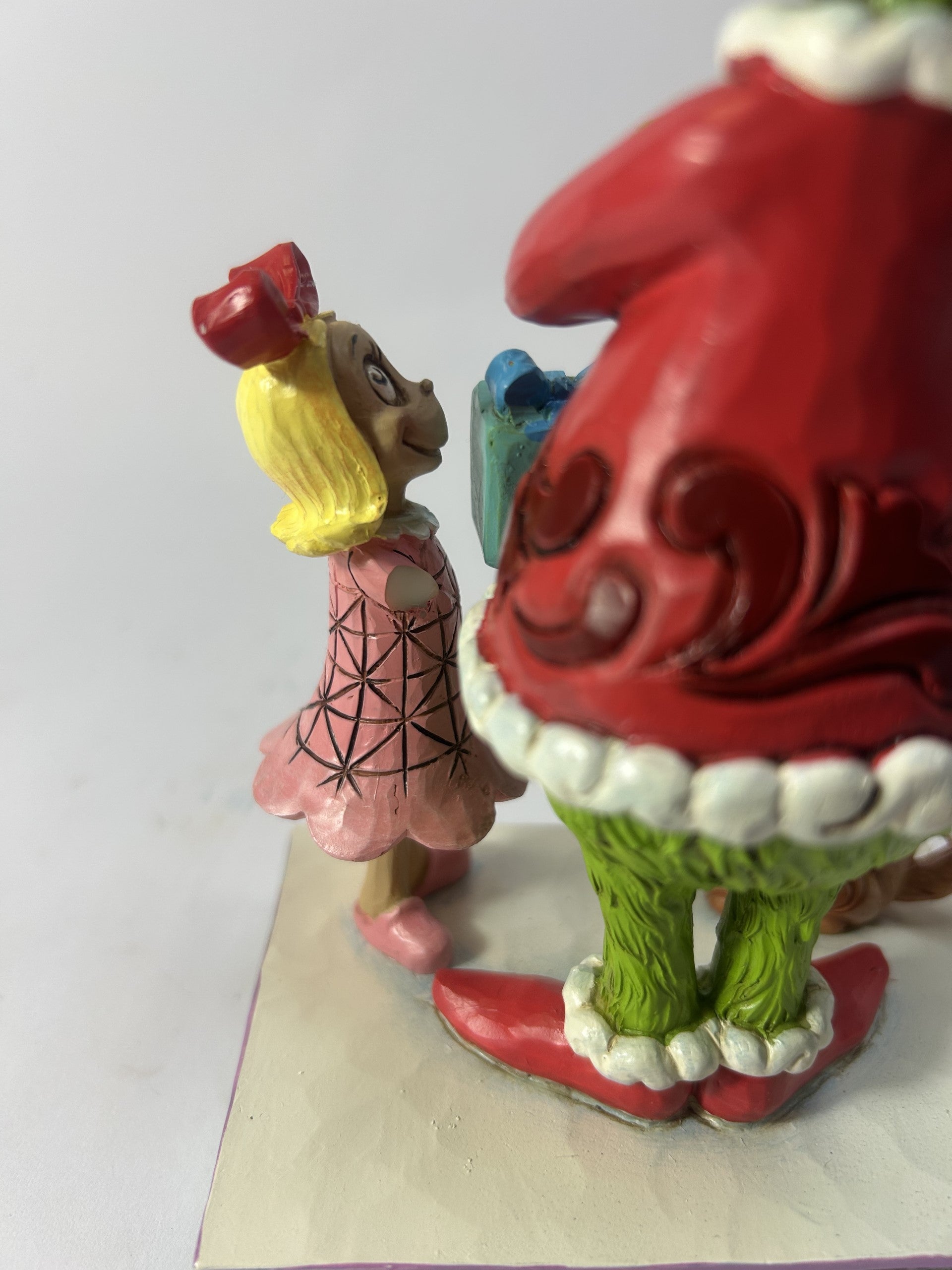 DAMAGED - Max & Cindy Giving Gift to Grinch - Country N More Gifts