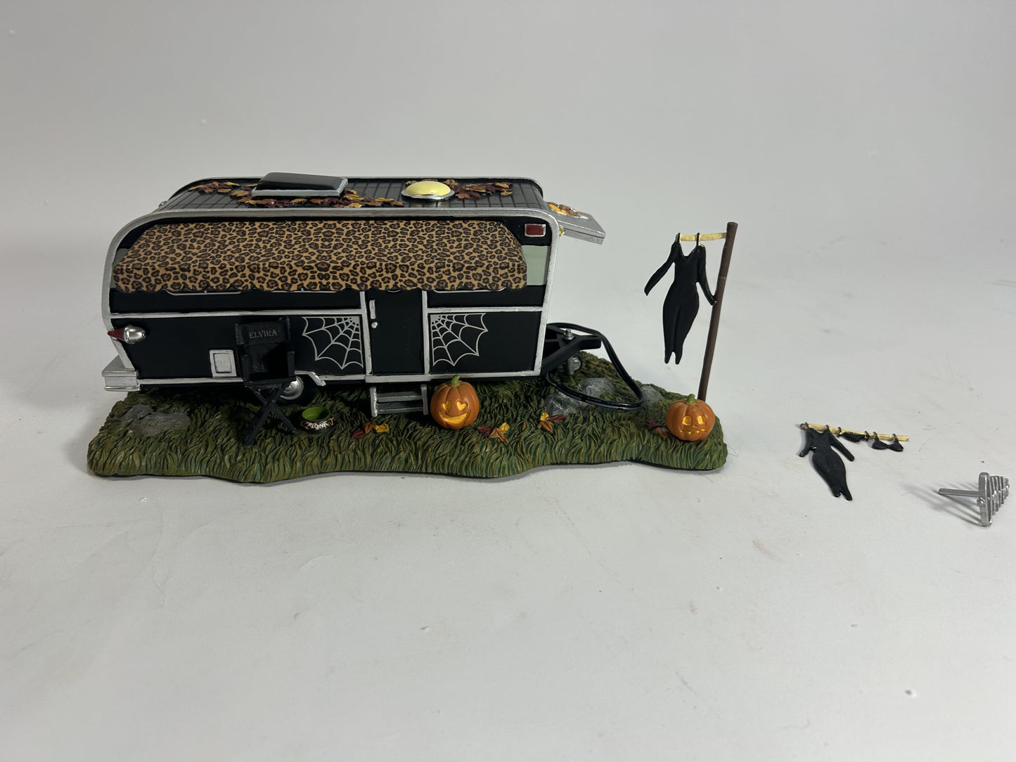 DAMAGED - Elvira's Celebrity Trailer - Country N More Gifts