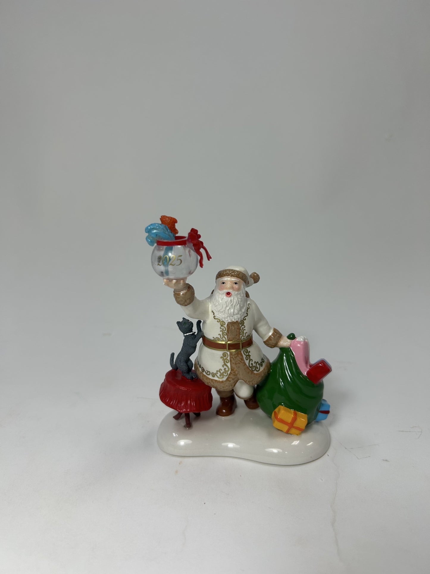 DAMAGED - Santa Comes To Town, 2025 - Country N More Gifts