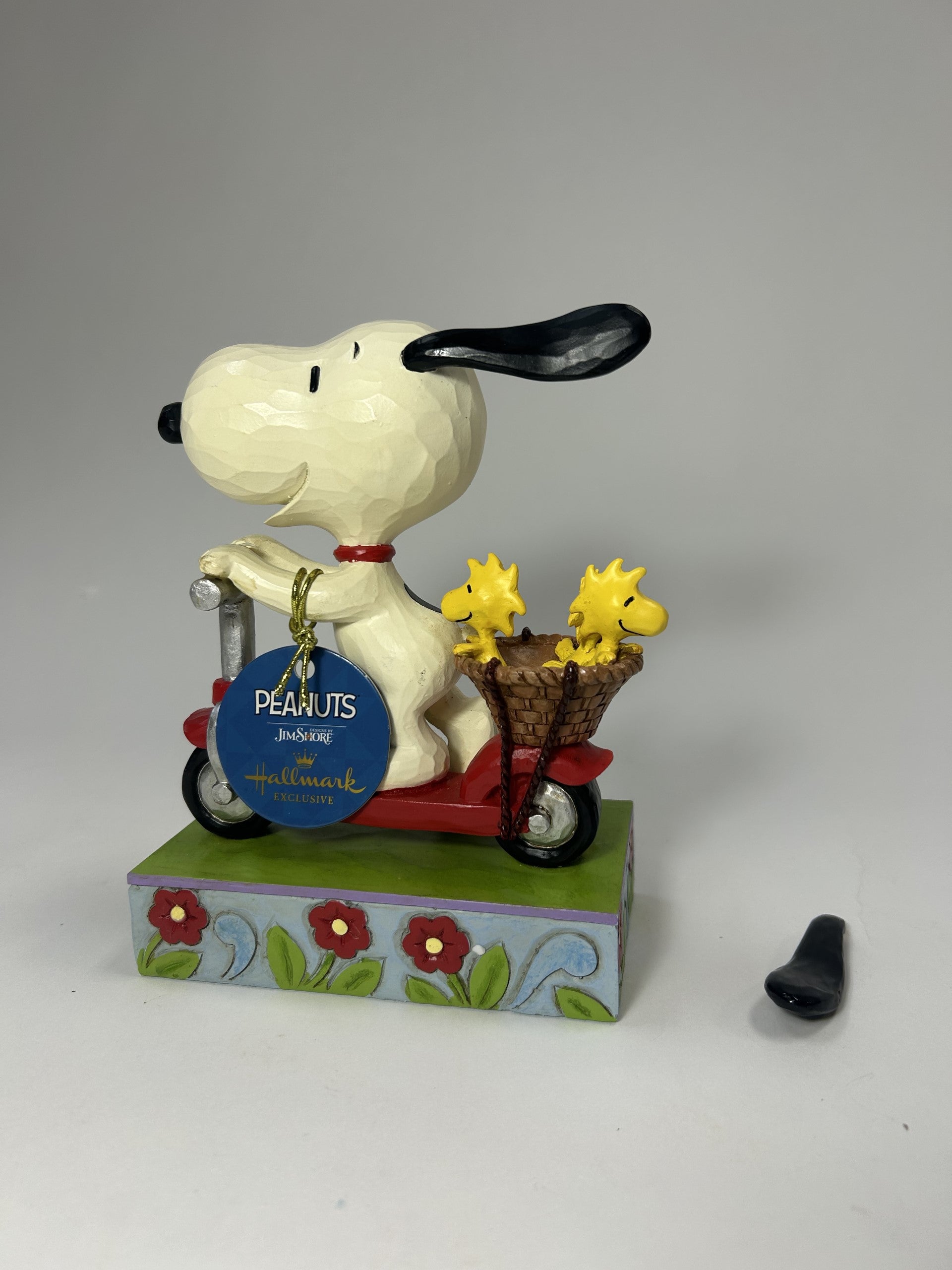 DAMAGED - Snoopy Riding Scooter - Country N More Gifts