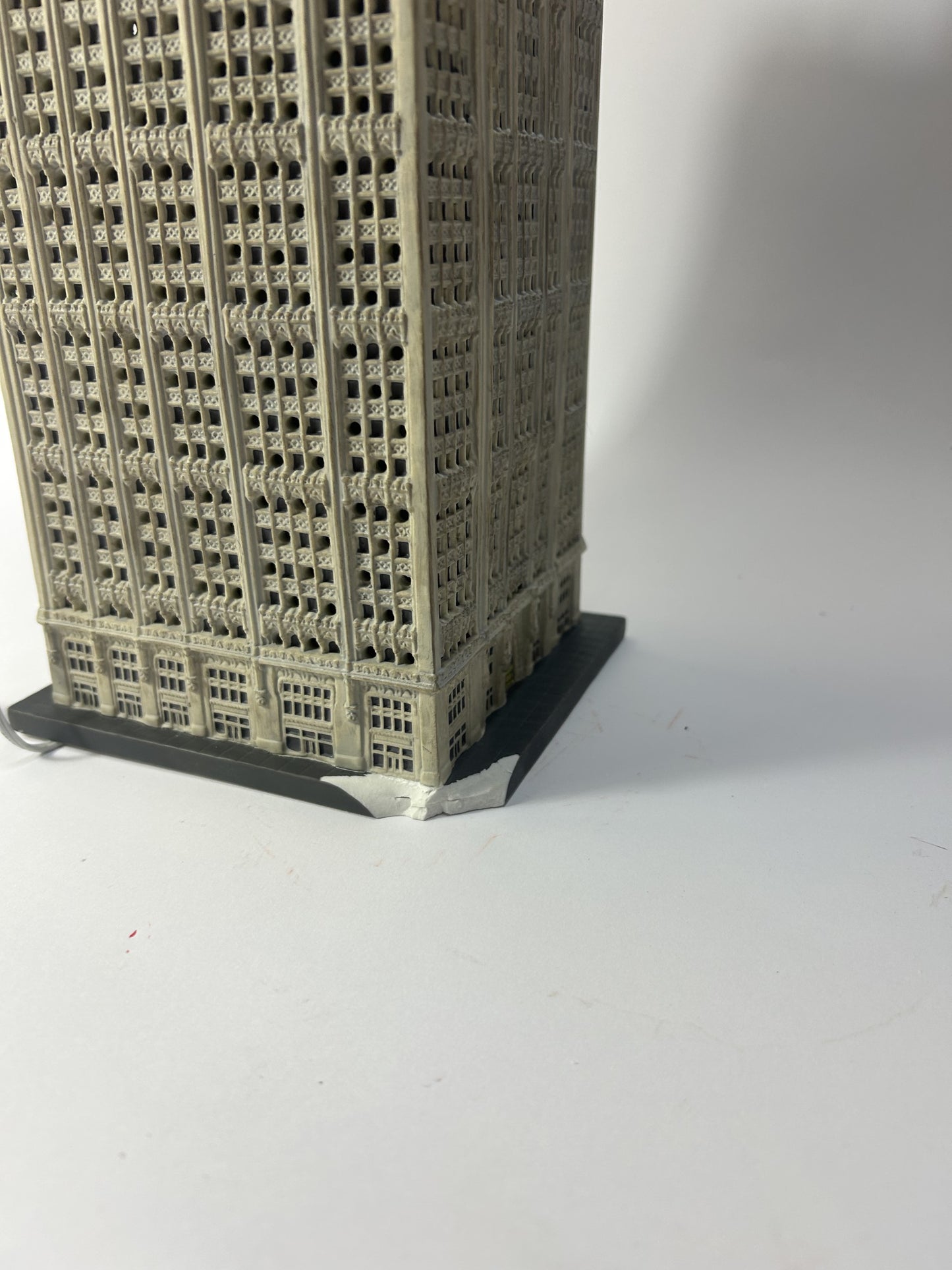 DAMAGED - The Woolworth Building - Country N More Gifts