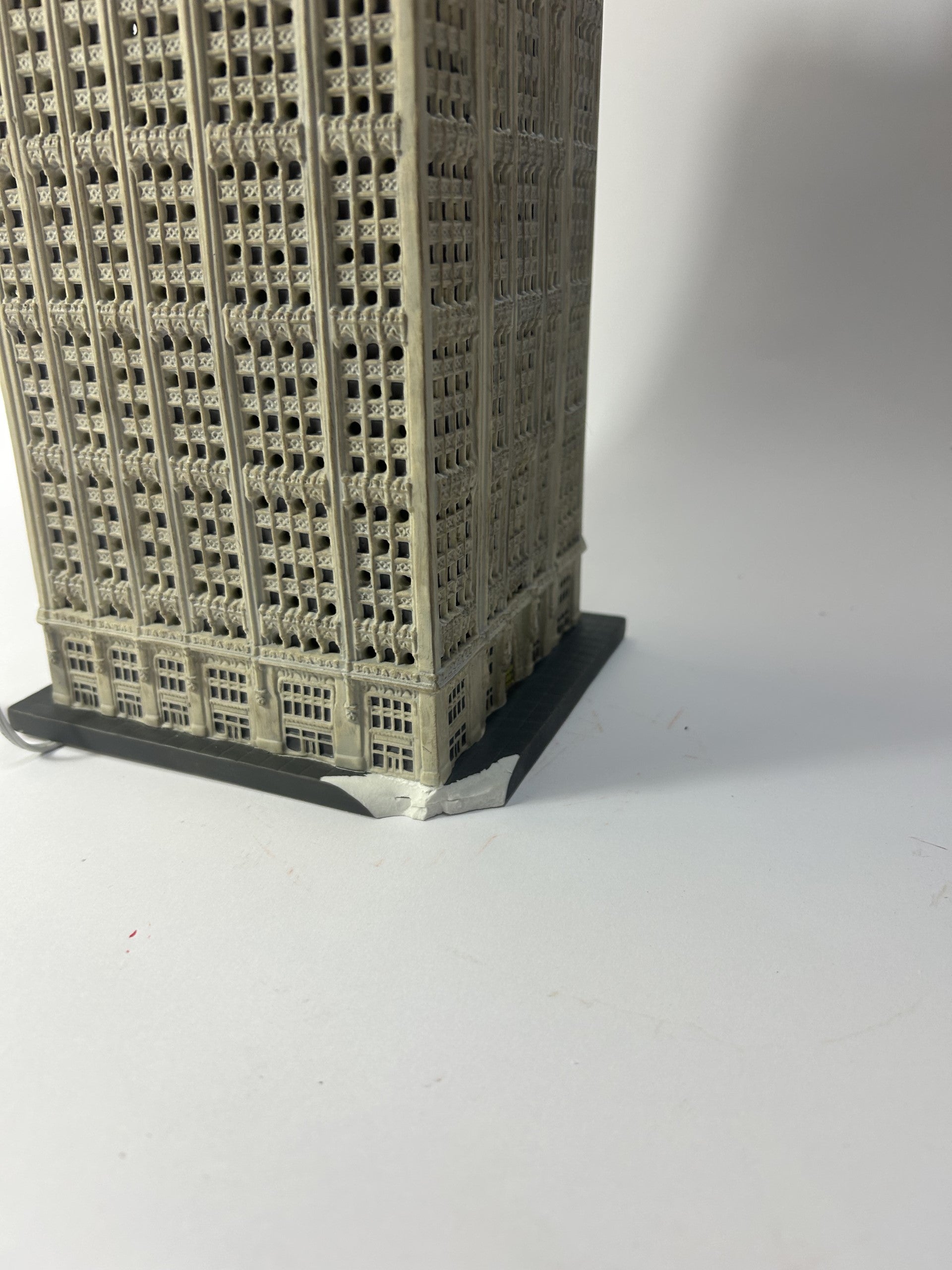 DAMAGED - The Woolworth Building - Country N More Gifts