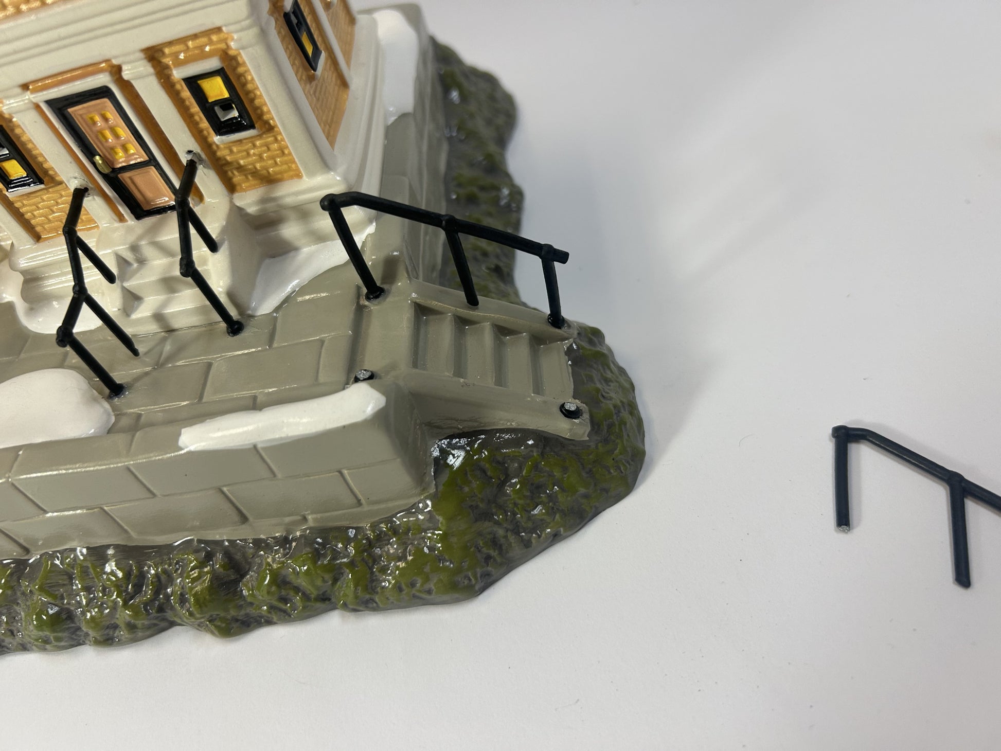 DAMAGED - Split Rock Lighthouse Set of 2 - Country N More Gifts