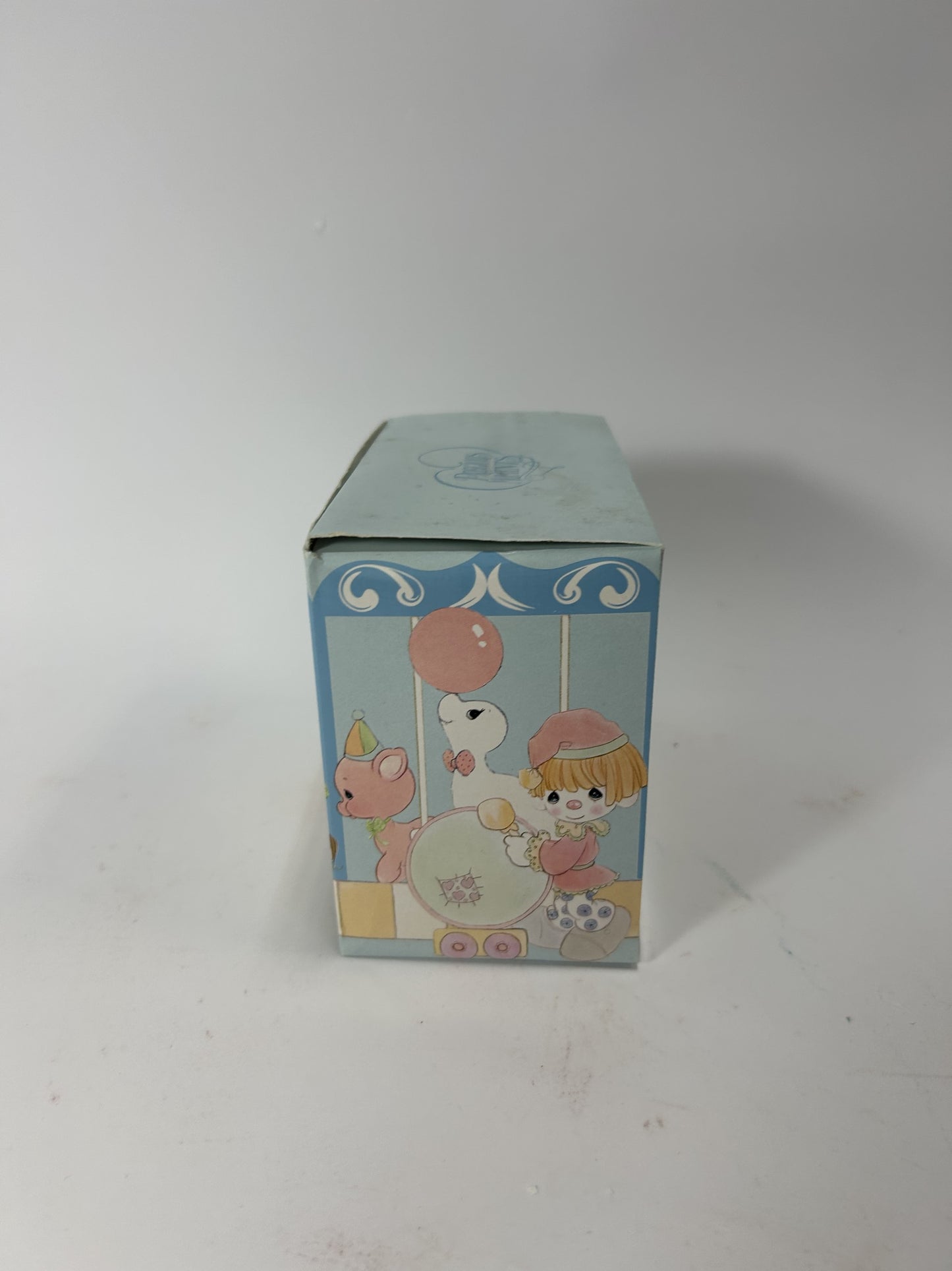 BOX DAMAGE - 14 It's Your Birthday - Live It Up Large - Age 14 Walrus - Country N More Gifts