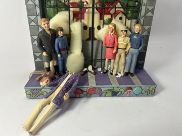 DAMAGED - The Adventure Begins - Willy Wonka with Children By Gate - Country N More Gifts