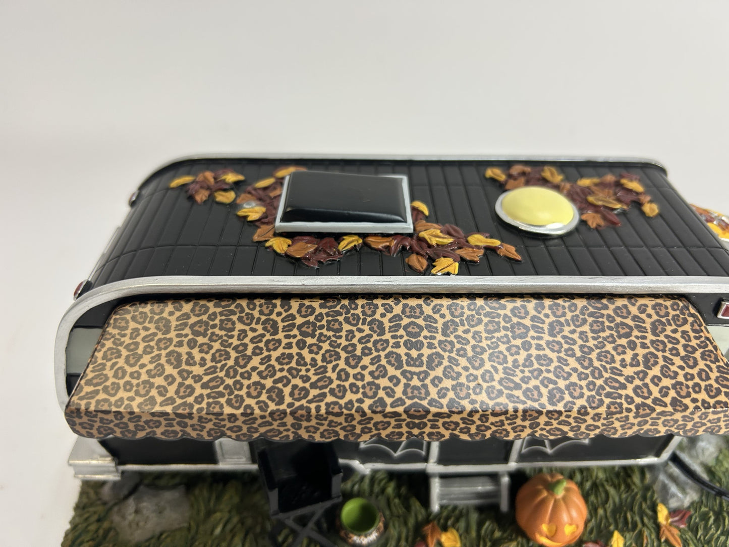 DAMAGED - Elvira's Celebrity Trailer - Country N More Gifts