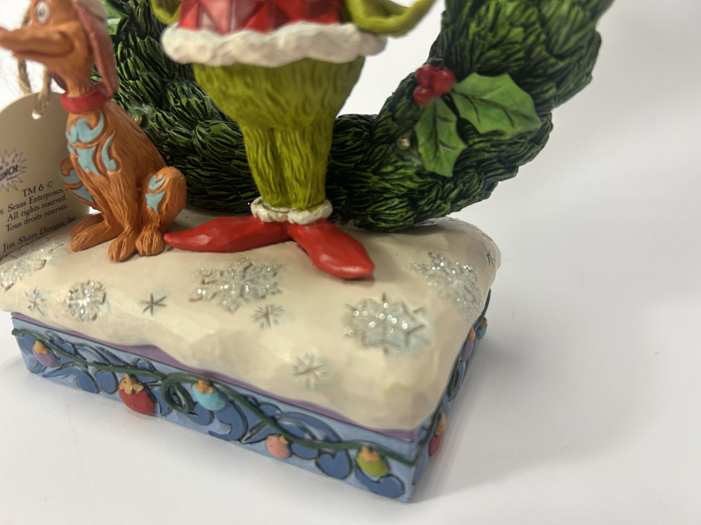 DAMAGED - Grinch & Max in Wreath Figurine - Country N More Gifts